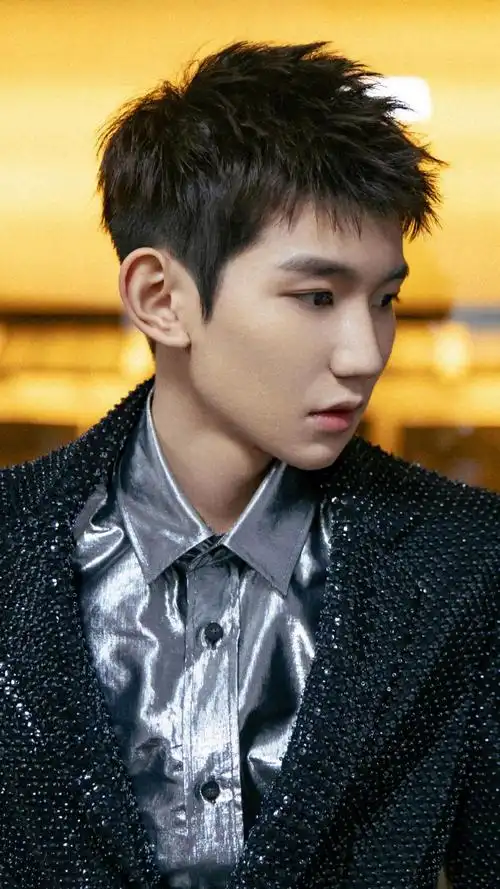 小鲜肉王源酷帅写真