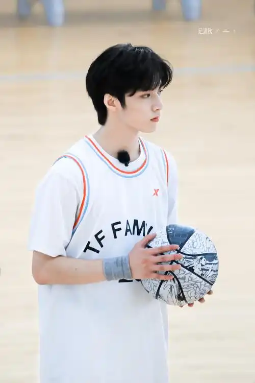 刘耀文法国娇兰时代代言人##刘耀文理肤泉品牌青春代言人