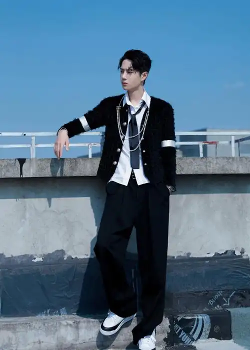 王一博 天台大片