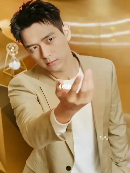 李现再现韩商言经典手势怼脸绝了