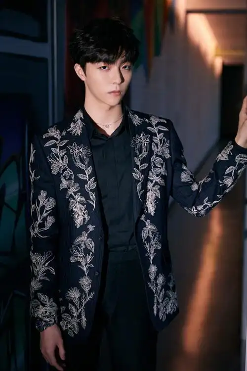 陈立农复古王子风写真图片59