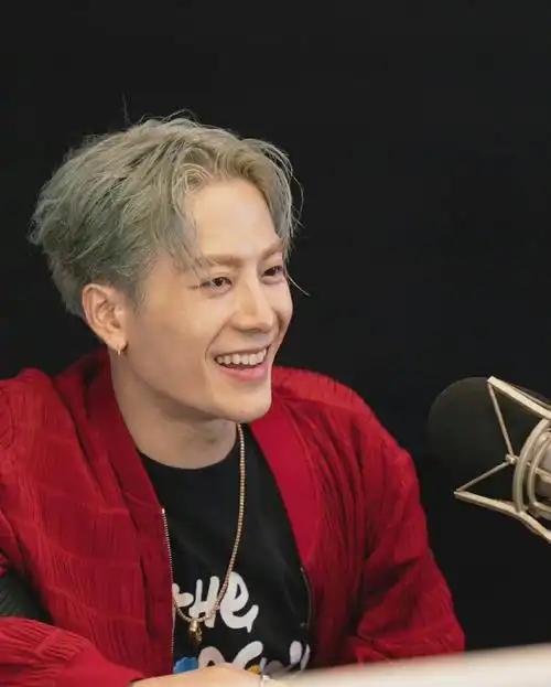 王嘉尔笑容心动暴击