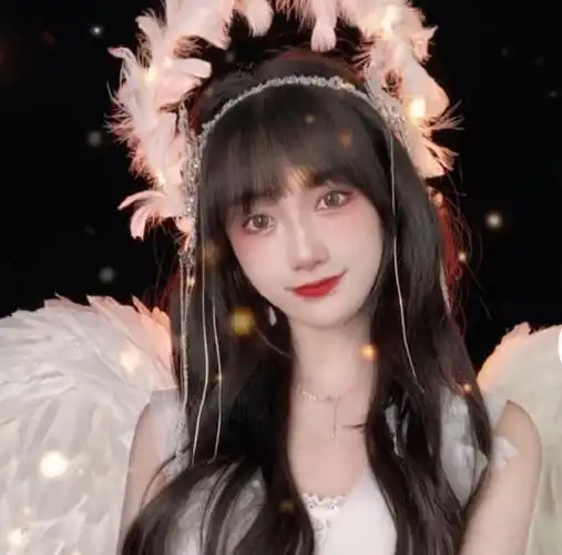 林晚晚再度露脸cos天使却被误认为是苓妹她也是替身之一