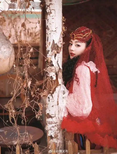 迪丽热巴春晚新疆舞裙##总台春晚喀什分会场##迪丽热巴美疯