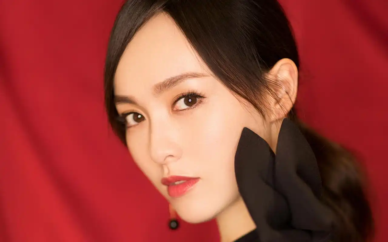 唐嫣性感露肩写真高清图片桌面壁纸