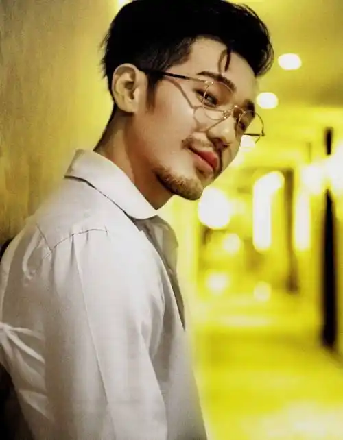 娱乐圈戴眼镜最帅的男明星大集锦,看完你想抱走哪一个?