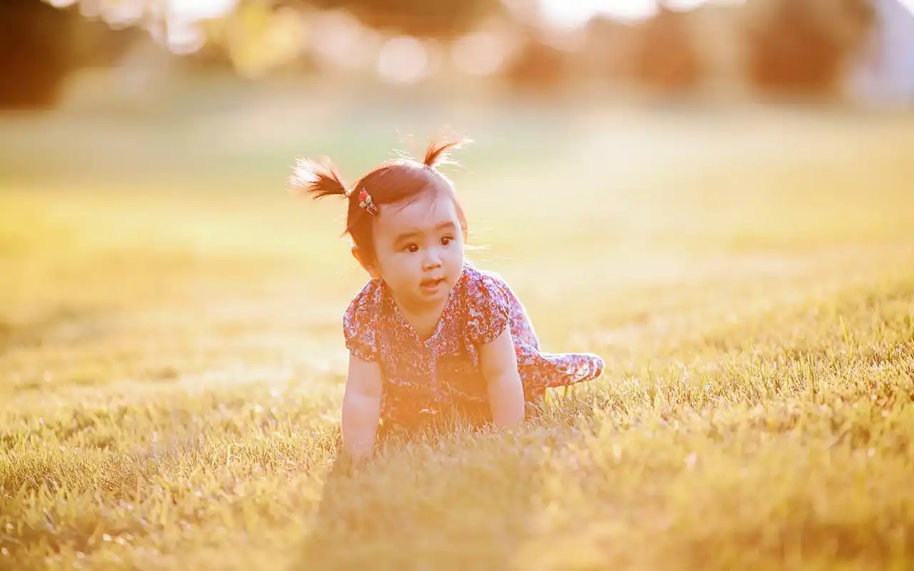 精选可爱天真的小女孩图片桌面壁纸高清