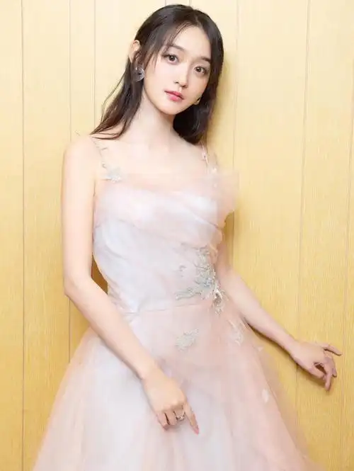 吴希泽何泓姗真的在一起了吗何泓姗个人资料简介 何泓姗身高电视剧等