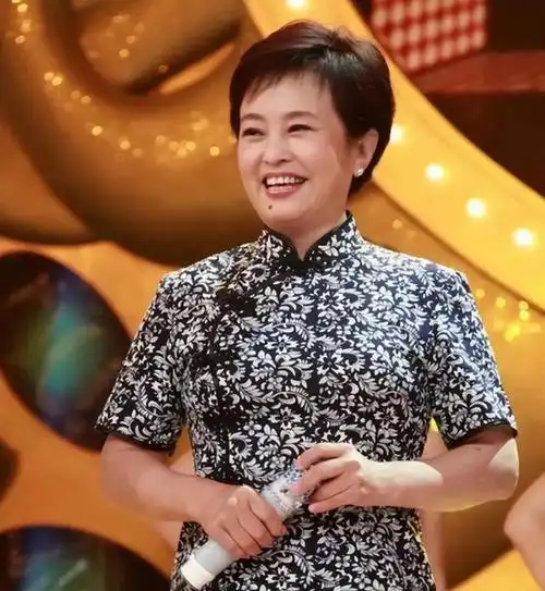 她是国家一级演员会31种语言晚年儿子成为她的骄傲