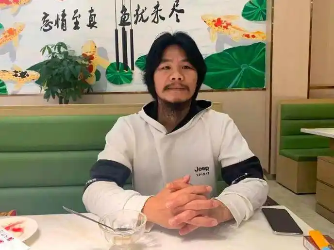 2012年,扬言"这辈子不可能打工"的周立齐,如今怎样了?