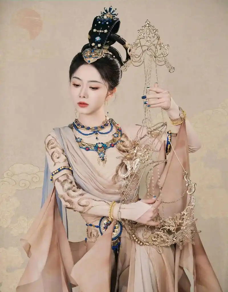 谭松韵seven #原来穿上古装也可以这么美 #敦煌飞天  - 抖音