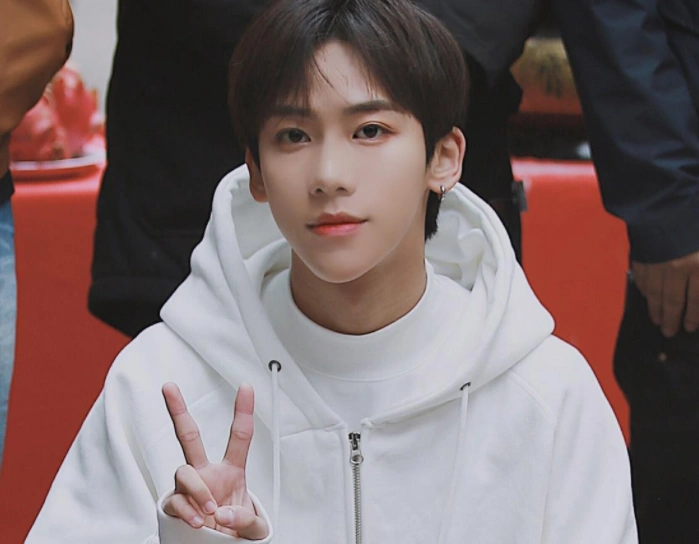 丁泽仁有着深厚的舞蹈功底,他对舞台的专注和热爱更是令人动容!