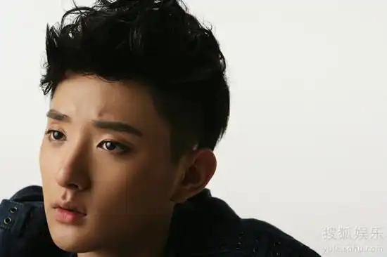 于小彤变身摄影达人 《劝和小组》忙配音