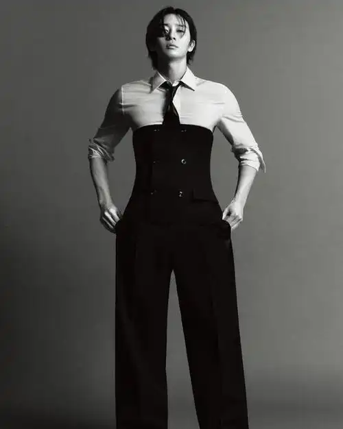 韩国艺人朴叙俊拍日本杂志写真秀健美身材