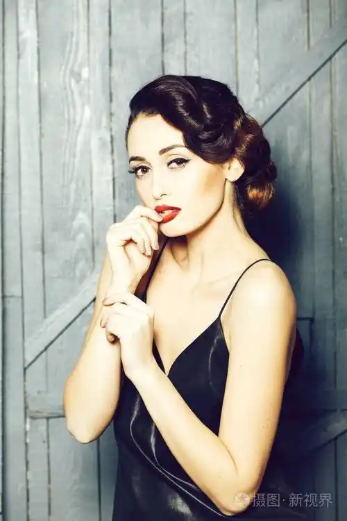 有吸引力的复古女人