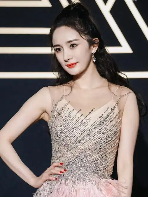 杨幂旧图考古191228星光大赏