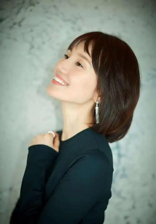 建议想换发型的中年女人多尝试以下7款发型优雅又大气