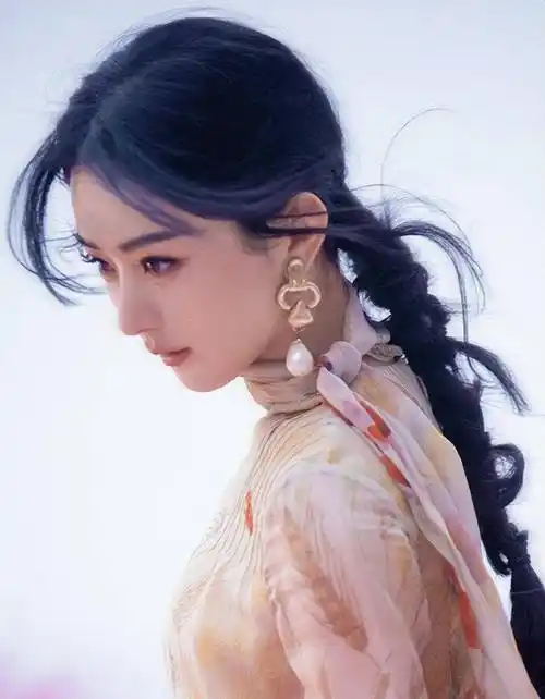 34岁赵丽颖直言想拍古偶,疑似透露新剧近况,事业再获突破_消息_内容