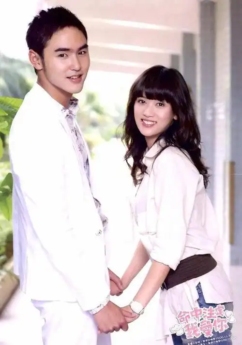 陈乔恩和相恋四年的澳洲男友分了手,据说是因为邱泽.