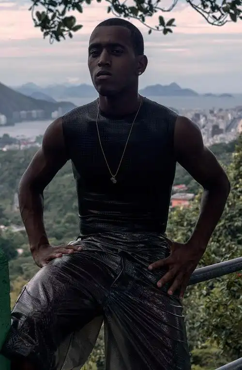 狂野黑男模的男人味儿,你抵抗得了吗?