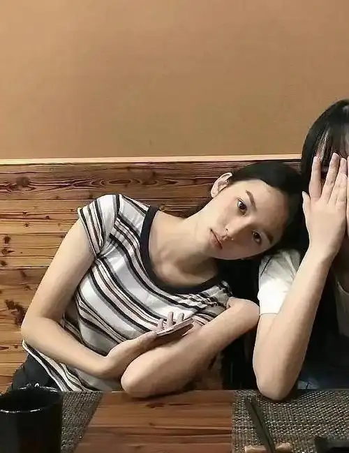 出道前的周也##周也大学时期拍的微电影