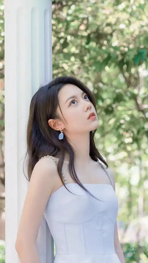 赵今麦 cr.@港岛夜游