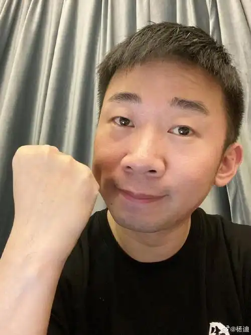 杨迪点名跑路站姐后透露新进展:两个站子更新了