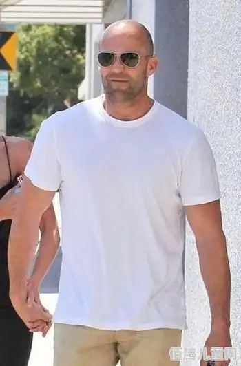 光头穿衣搭配男好看,男光头怎么搭配衣服