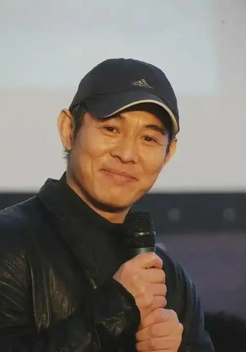 李连杰现身台湾宣传自己的新书,状态变化好大.|面相|记者_网易订阅