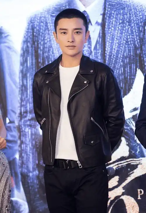 贾乃亮风波后首亮相板寸头清爽帅气略显消瘦