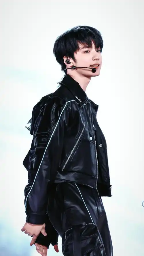 都关心你飞的高不高,我只想问你帅的累不累,世首帅@时代少年团-刘耀文