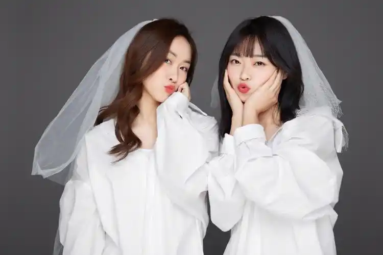 闺蜜写真愿你们都有吵不散的友情