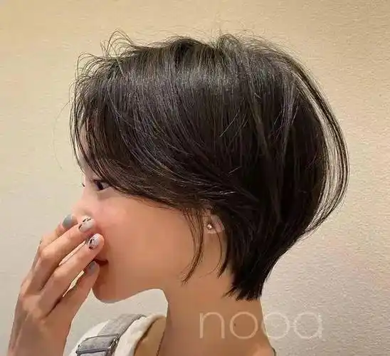 夏天就选个精致的短发,立体感更足,迷人又好看_女生_刘海_显得