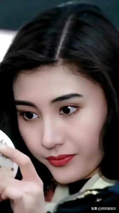 李嘉欣:五官精致 ,精美绝伦