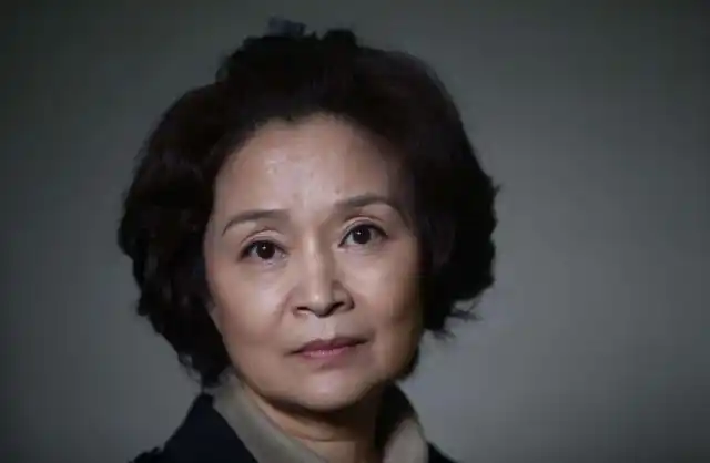 奔着周迅去追《小敏家》,却被63岁的老太太圈粉,她才是隐藏王者