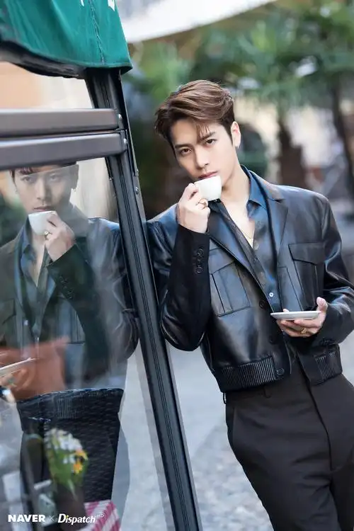 王嘉尔米兰时尚大片公开 侧颜精致引迷妹惊呼"我可以"【组图】--韩国