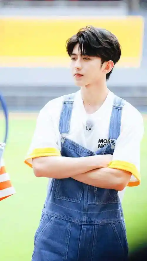 背带坤 好甜好可爱#蔡徐坤#|#蔡徐坤范思哲全球品牌代言人