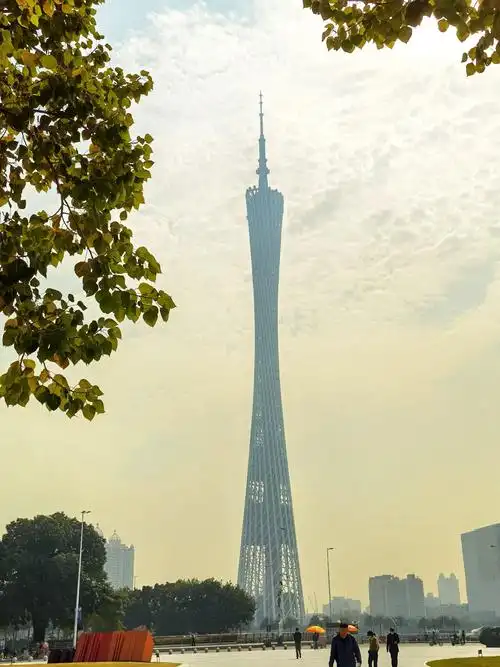 广州的花城广场与五羊雕像 - 美篇