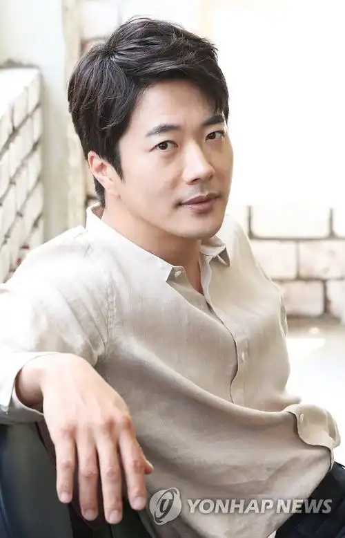 侦探2权相佑望成为不拘题材收放自如的演员