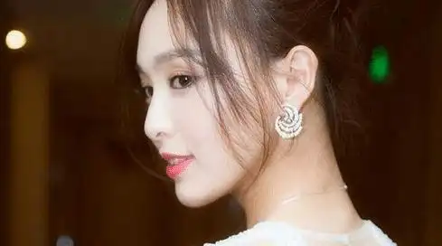 女明星的侧脸照,杨超越漂亮,唐嫣精致|倪妮|美女_网易订阅