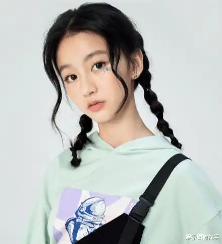 童星纪姿含14岁了身高直逼一米七颜值却和儿时变太多