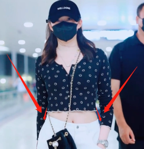 关晓彤在机场被拍离开了瘦身滤镜生图下的腰围是认真的