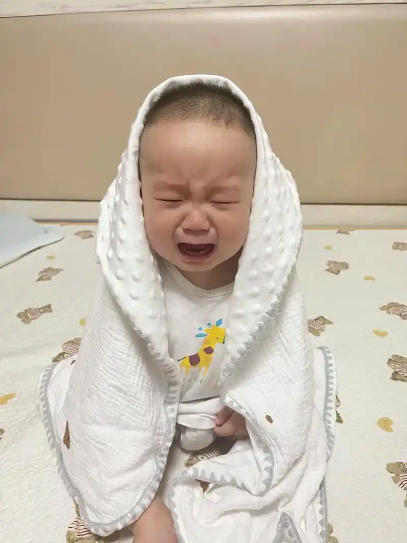 一岁宝宝太爱哭了,你们知道原因吗?淏淏一岁了,最近脾气变得越 - 抖音
