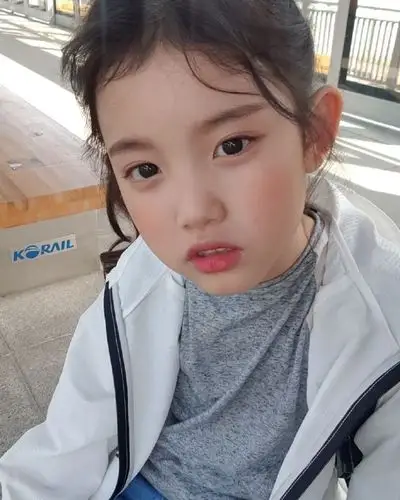 长得像iu的一个韩国小女孩叫什么