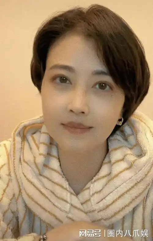 55岁周海媚近照宛如20多岁少女网友大赞保养的太好了