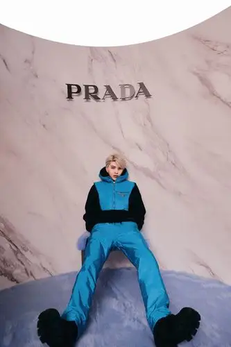 prada代言人蔡徐坤的写真大片一个字绝了