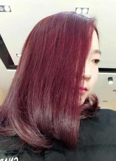 什么肤色适合染棕红色头发 2020换个发色换个心情