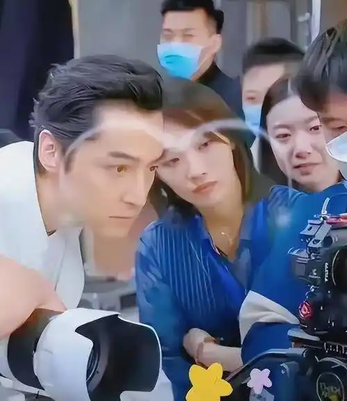 胡歌携助理老婆超市大采购,年货堆满购物车,黄曦宁忙前忙后_成功_胡佳