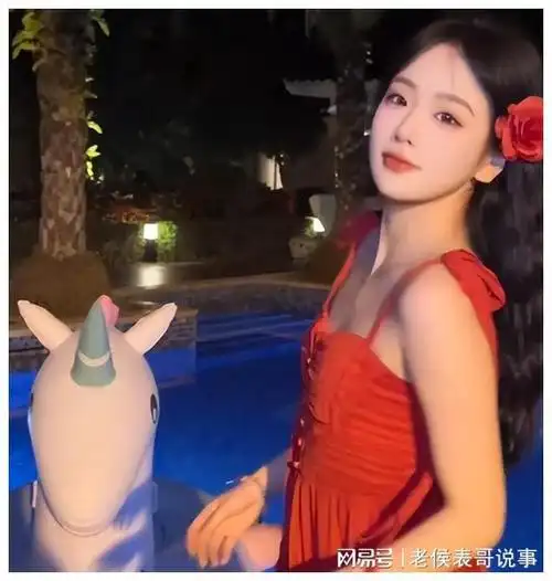 王思聪新女友低调现身换装朴素风格网红身份曝光