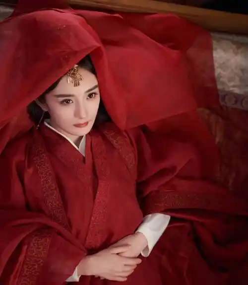 女明星的古装红衣造型98 我与神明画押 赌你心动一刹……_孔雪儿